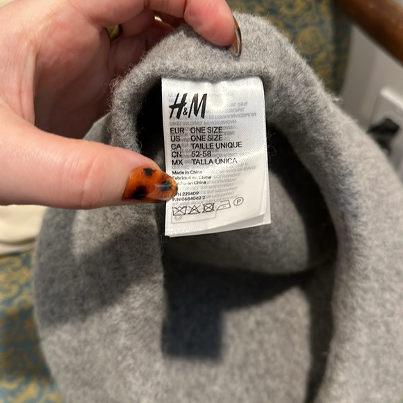 H&M Beret - Picture 3 of 3